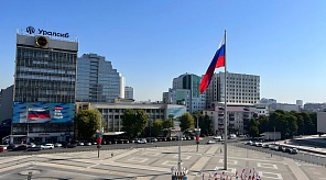 Участники СВО и активисты Поста №1 подняли флаг РФ над Главной городской площадью Краснодара