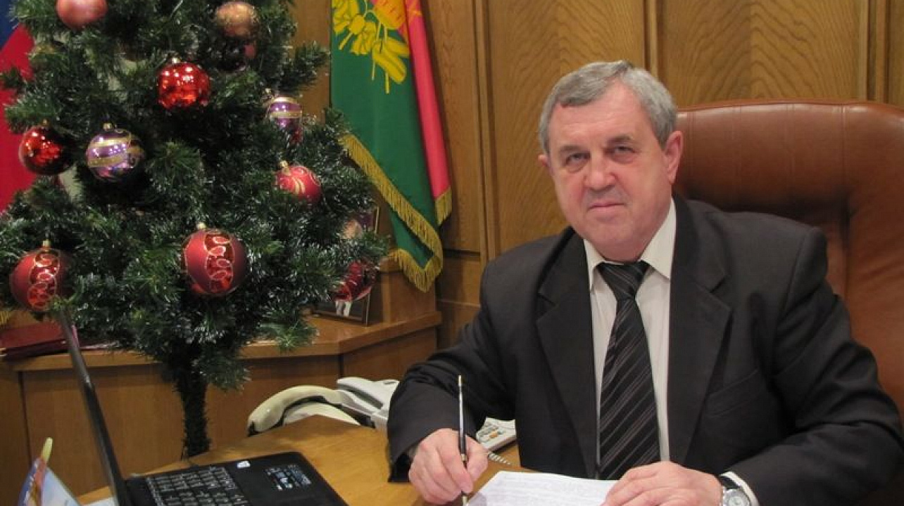 Глава администрации Центрального округа Вячеслав Литвинов поздравляет жителей округа с наступающим Новым годом и Рождеством