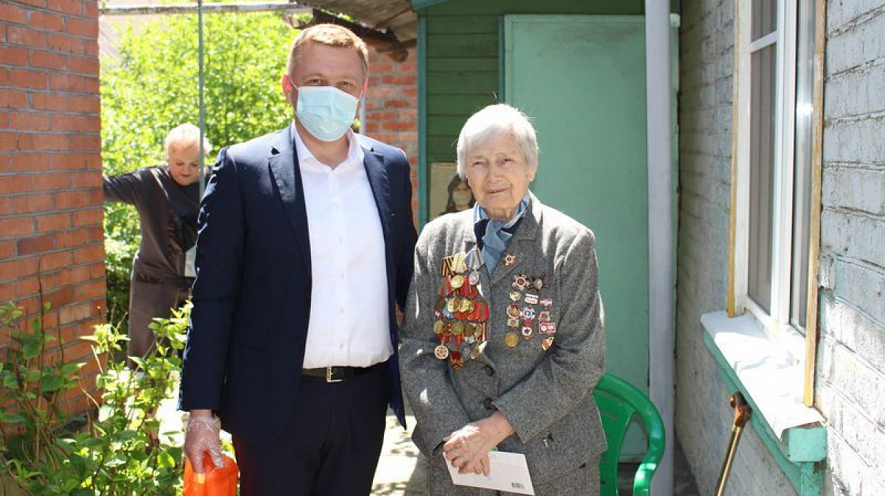 Фронтовики Центрального округа принимают поздравления