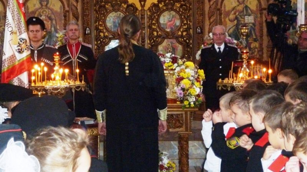 В храме Покрова Пресвятой Богородицы прошло мероприятие "Посвящение в казачата"