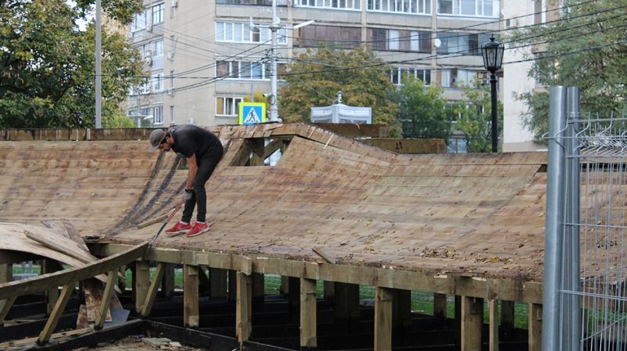 В Западном округе идёт работа по обновлению скейт-парка в «Сквере Дружбы» _ _.jpg