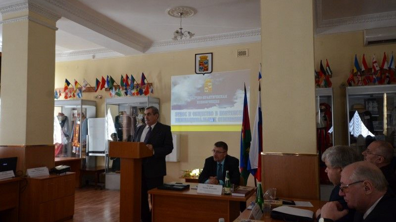 Учёные и практики обсудили проблемы межнациональных отношений в рамках (5).JPG