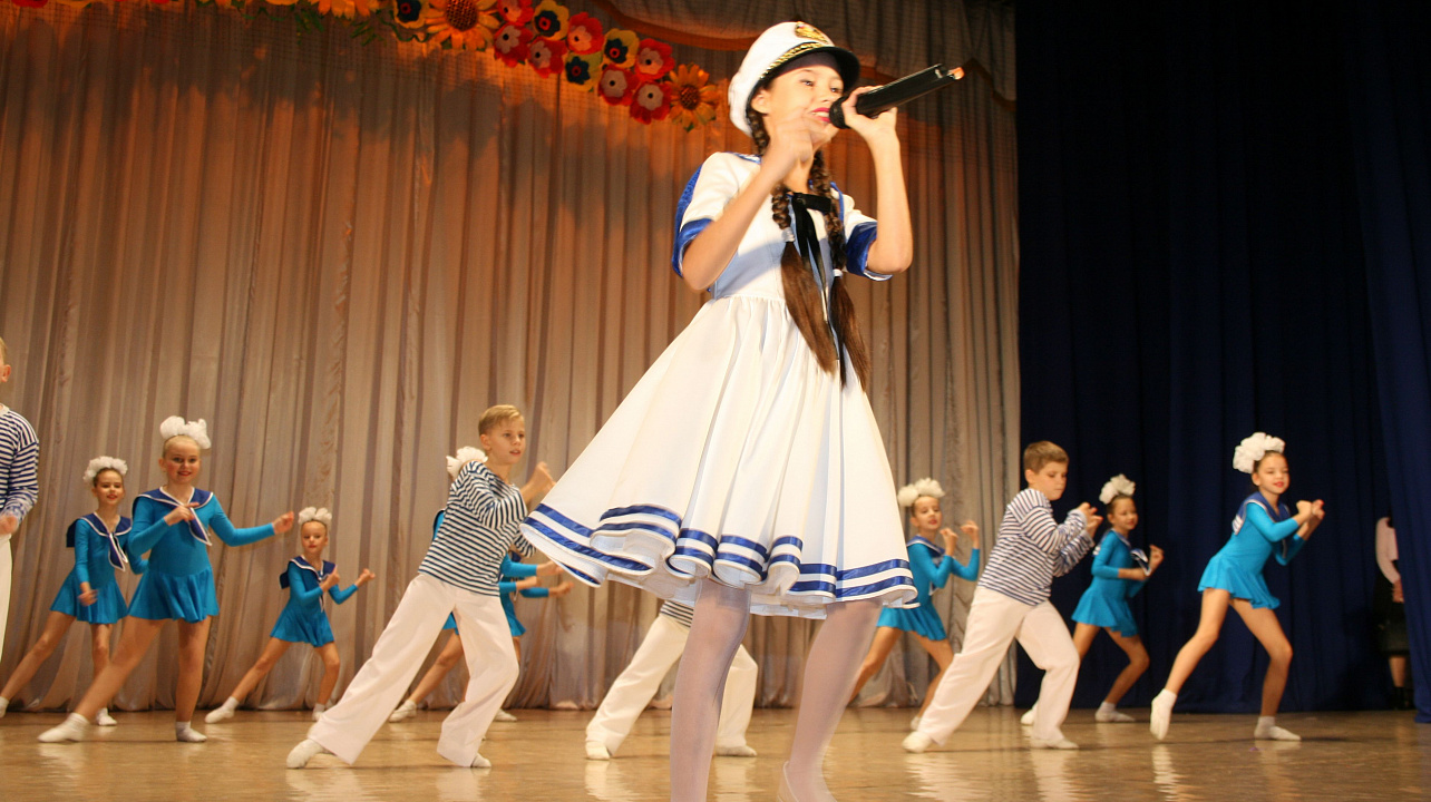 Депутат Государственной Думы Российской Федерации Дмитрий Ламейкин и глава Прикубанского округа Александр Журавлев поздравили многодетных мам с Днем матери