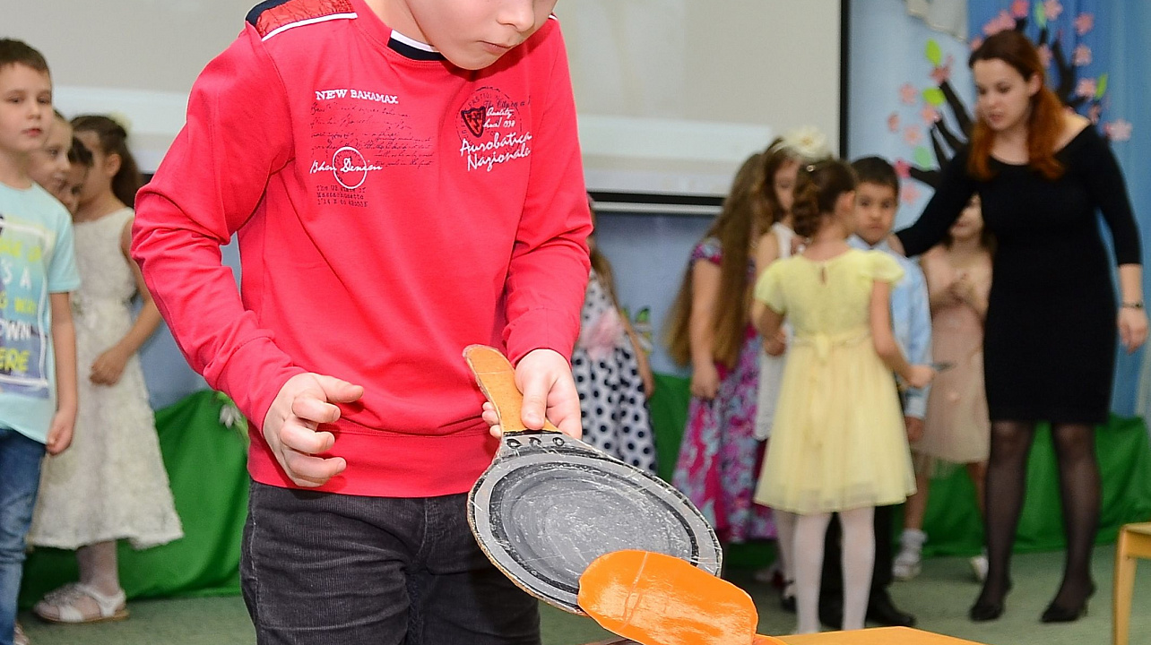 Воспитанники Центра детского творчества Прикубанского округа поздравили своих мам с главным весенним праздником