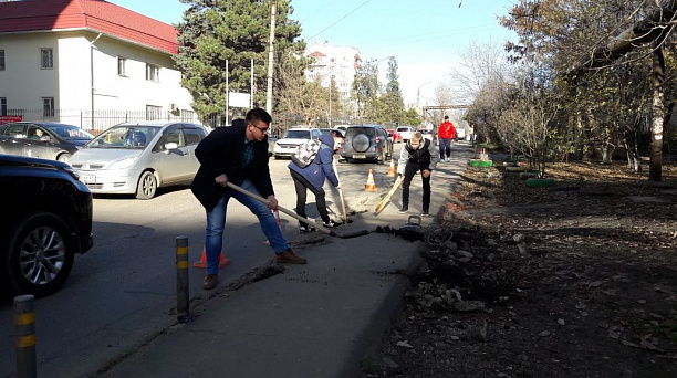 На ул. Совхозной отремонтировали ограждение, установленное вдоль пешеходного тротуара