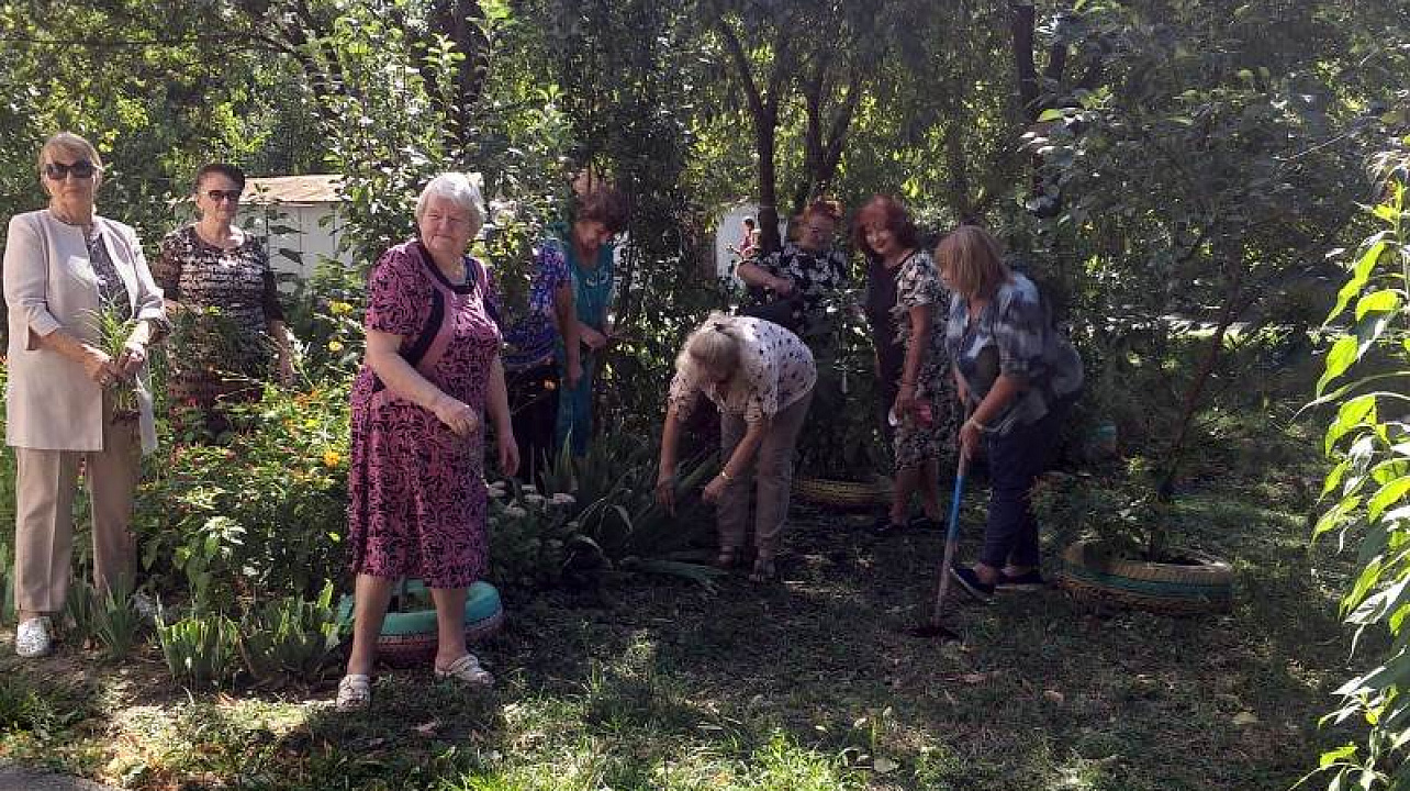 Жители Центрального округа приняли участие в общегородском субботнике