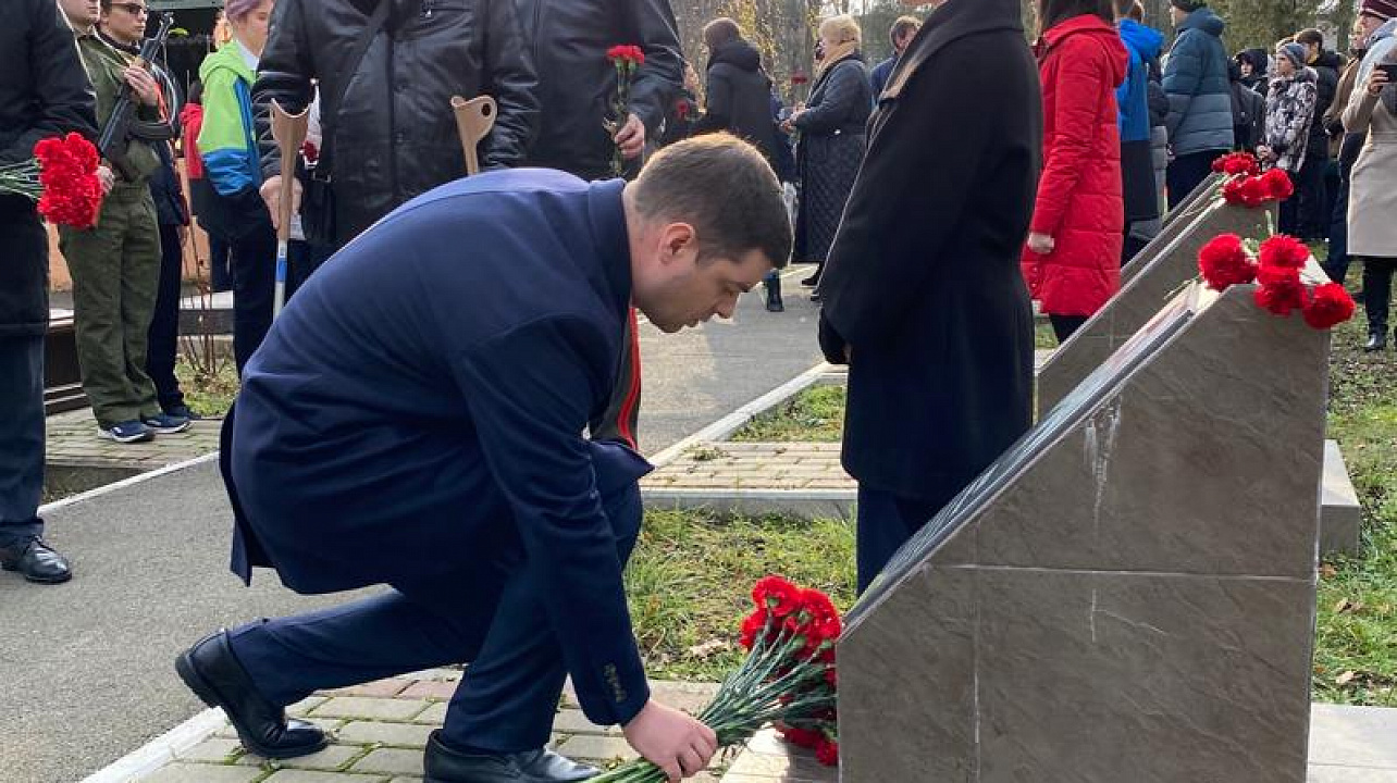 Сегодня у всех памятников и захоронений героев Великой Отечественной войны в Прикубанском округе прошли возложения цветов