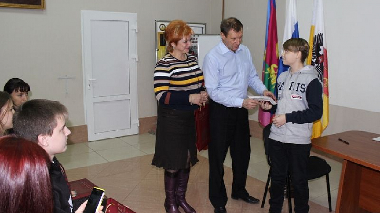 Юным жителям Центрального округа вручили первые паспорта