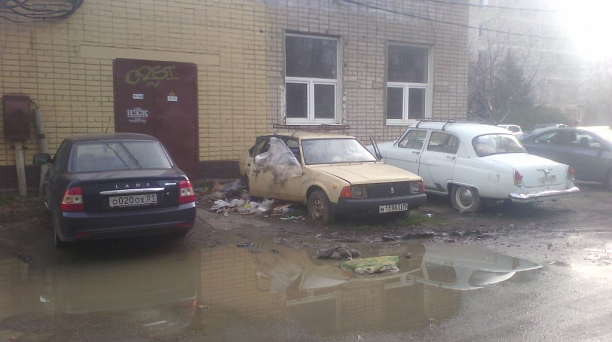 На территории Западного округа проведен мониторинг улиц с целью выявления и уборки транспортных средств, брошенных собственниками.