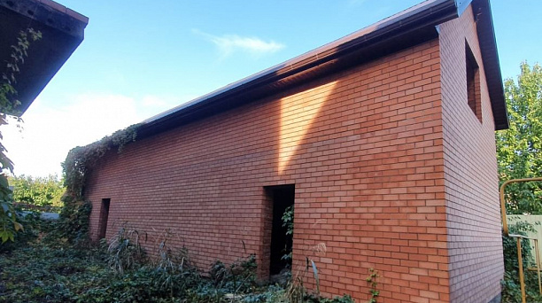 В посёлке Знаменском Краснодара сносят многоквартирный самострой