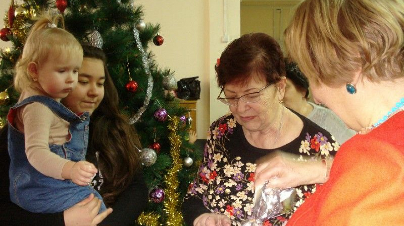 Детей и внуков «чернобыльцев» пригласили на праздник в канун Рождества (4).JPG