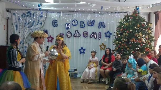 Для детей с ограниченными возможностями прошел новогодний праздник