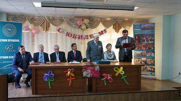 С 80-летним юбилеем поздравили директора курсов дополнительного профессионального образования Краснодарского филиала Финансового университета