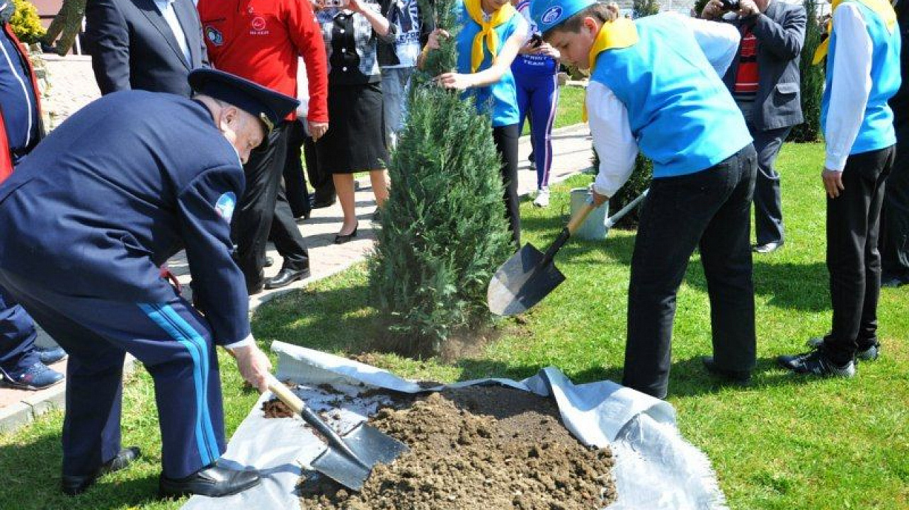 Молодежь и ветераны Центрального округа приняли участие в празднике, посвященном Дню космонавтики