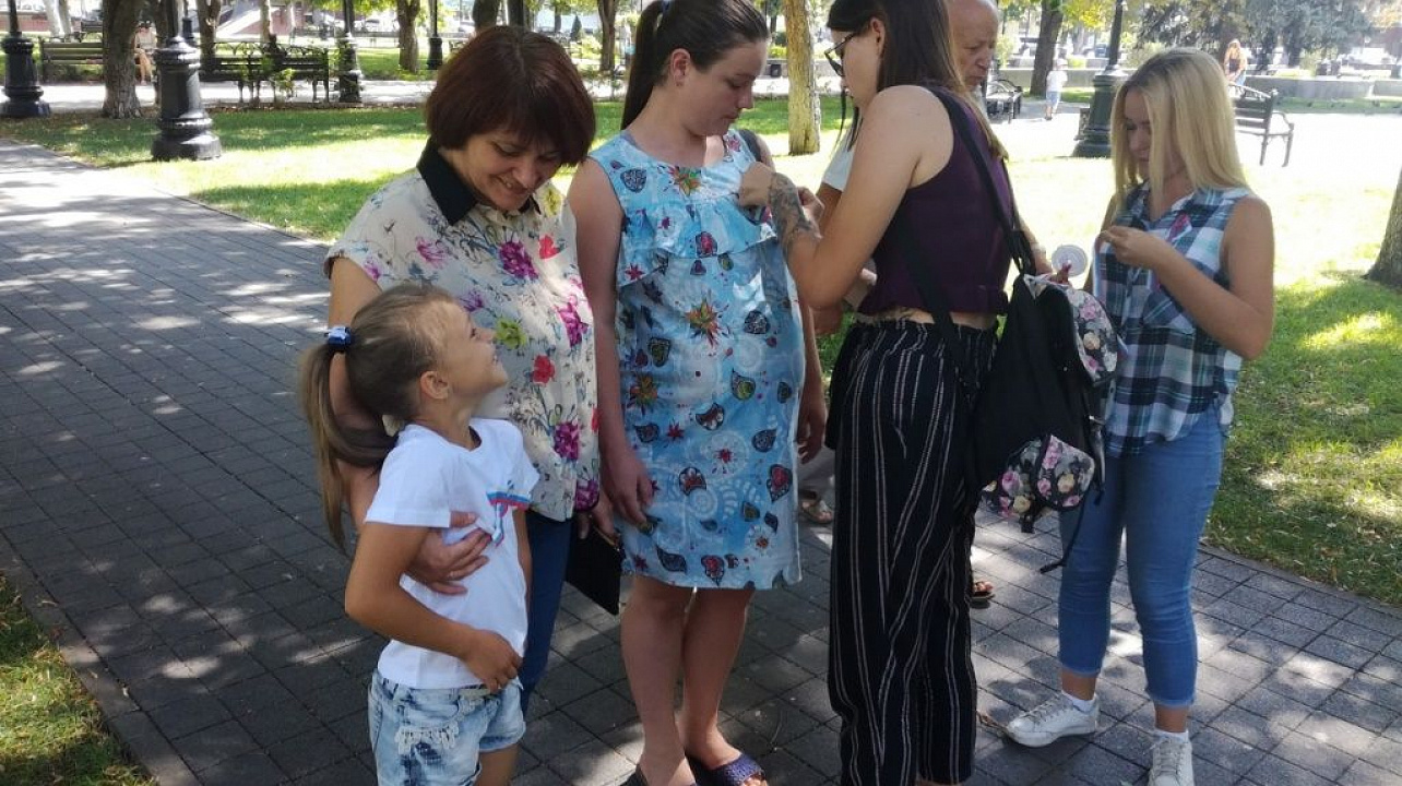 В сквере Дружбы Западного округа прошел детский праздник ко Дню флага