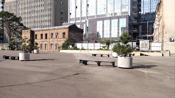 Краснодарцы проголосовали за временное размещение бесплатной парковки на участке в районе Дома купца Лихацкого