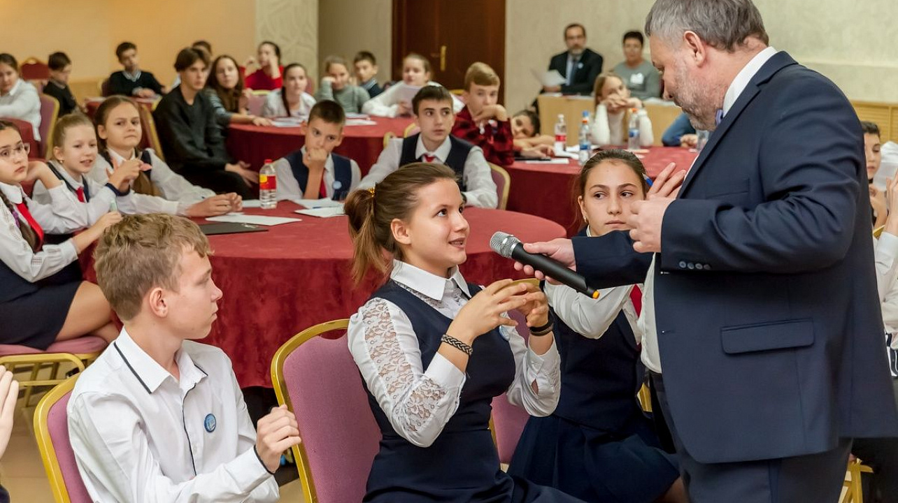 Команда гимназии № 69 Карасунского округа стала победителем 10-го Межрегионального конкурса "Самое синее в мире…"