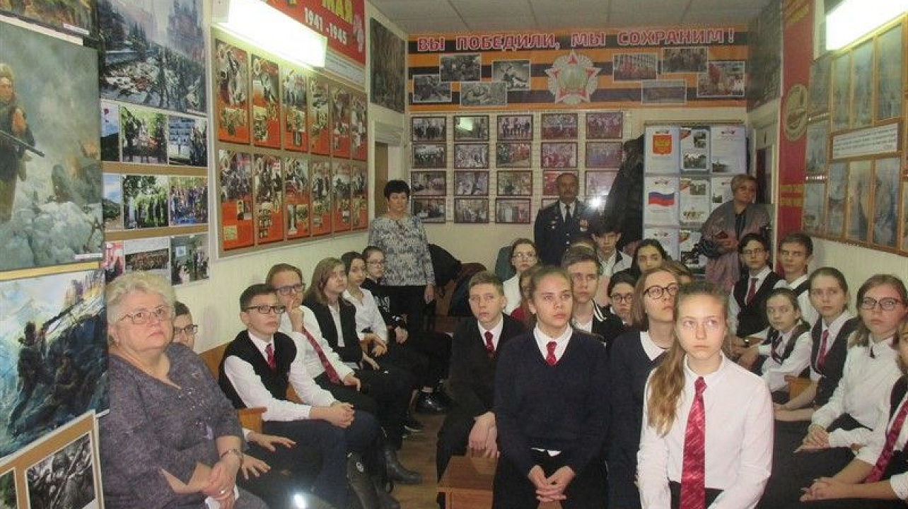Экскурсию по музею и урок мужества провели для учеников школы № 80.jpg
