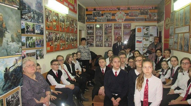 Экскурсию по музею и урок мужества провели для учеников школы № 80