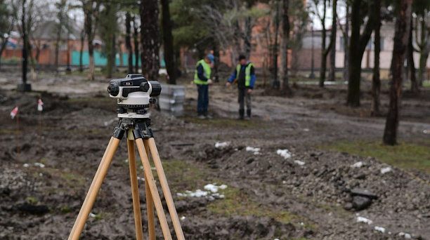 В ходе благоустройства сквера им. Льва Толстого высадят 180 деревьев и 7,5 тыс. кустарников