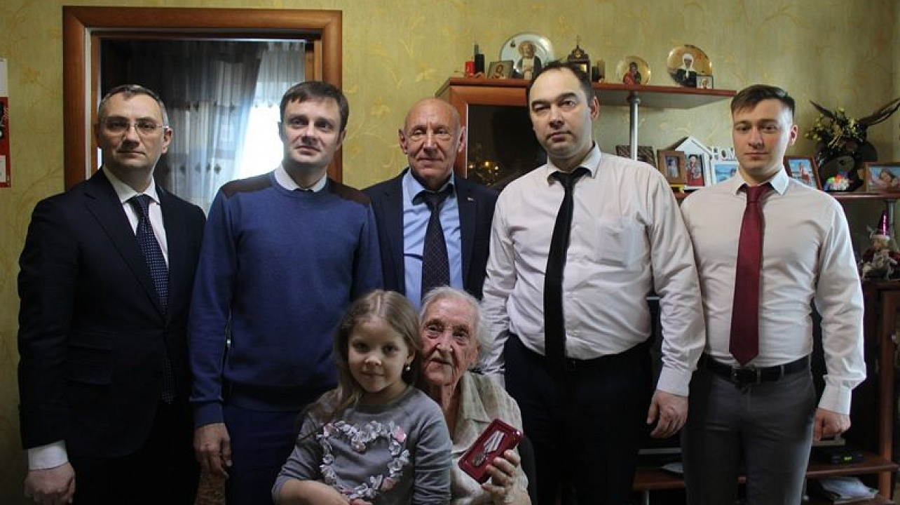 Участницу Великой Отечественной войны Павлюкову Валентину Николаевну поздравили с 95-летим