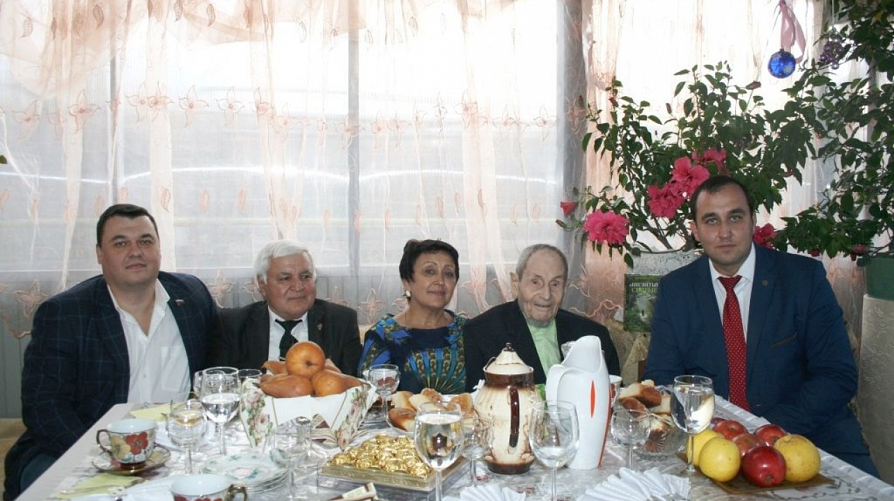 Жителя Прикубанского округа поздравили со 105-летием