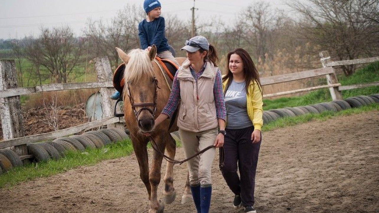 Долгожданных гостей встретили в конно-спортивном комплексе (6).jpg