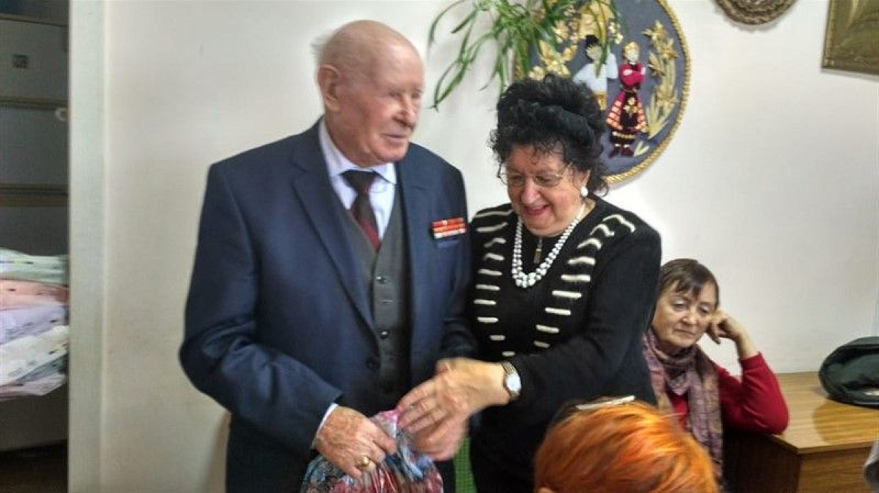 Общественная организация инвалидов, ветеранов, пенсионеров Западного округа города Краснодара отпраздновала день матери..jpg