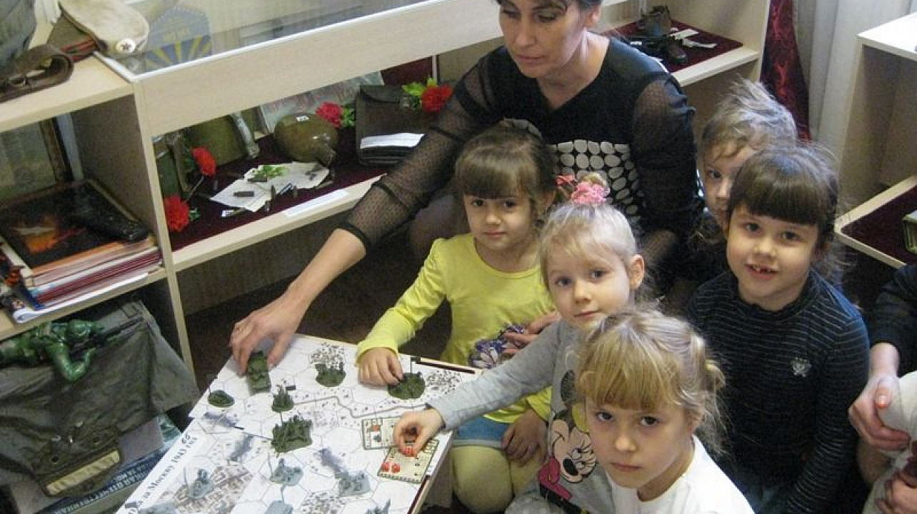 Воспитанников детского сада № 87 Западного округа познакомили с военными профессиями