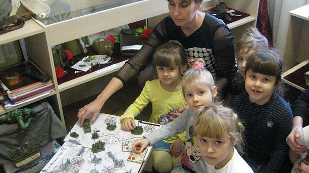 Воспитанников детского сада № 87 Западного округа познакомили с военными профессиями