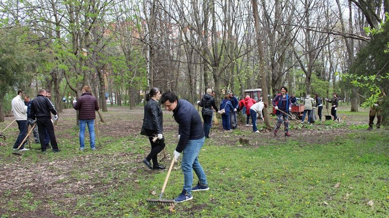Жители Центрального округа приняли участие во Всекубанском субботнике