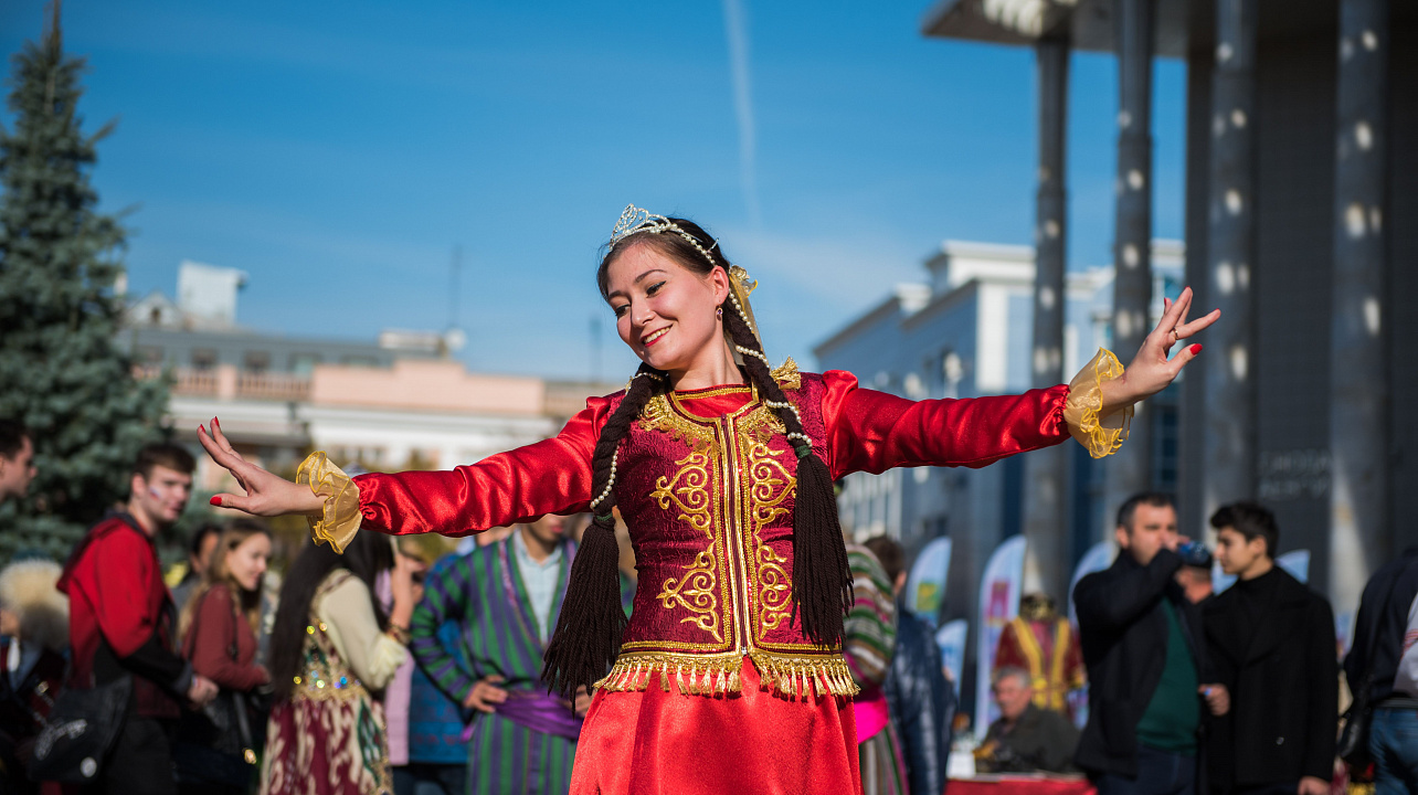 Национально-культурные объединения приняли участие в торжествах, посвящённых Дню народного единства (4).jpg