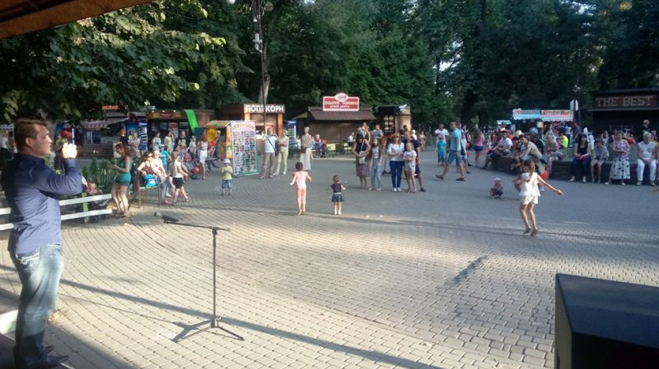 Жители Центрального округа отметили Яблочный спас