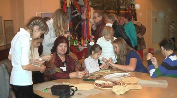 Выставочная экспозиция «От всей души - для милой мамы» собрала лучшие работы прикубанских детей