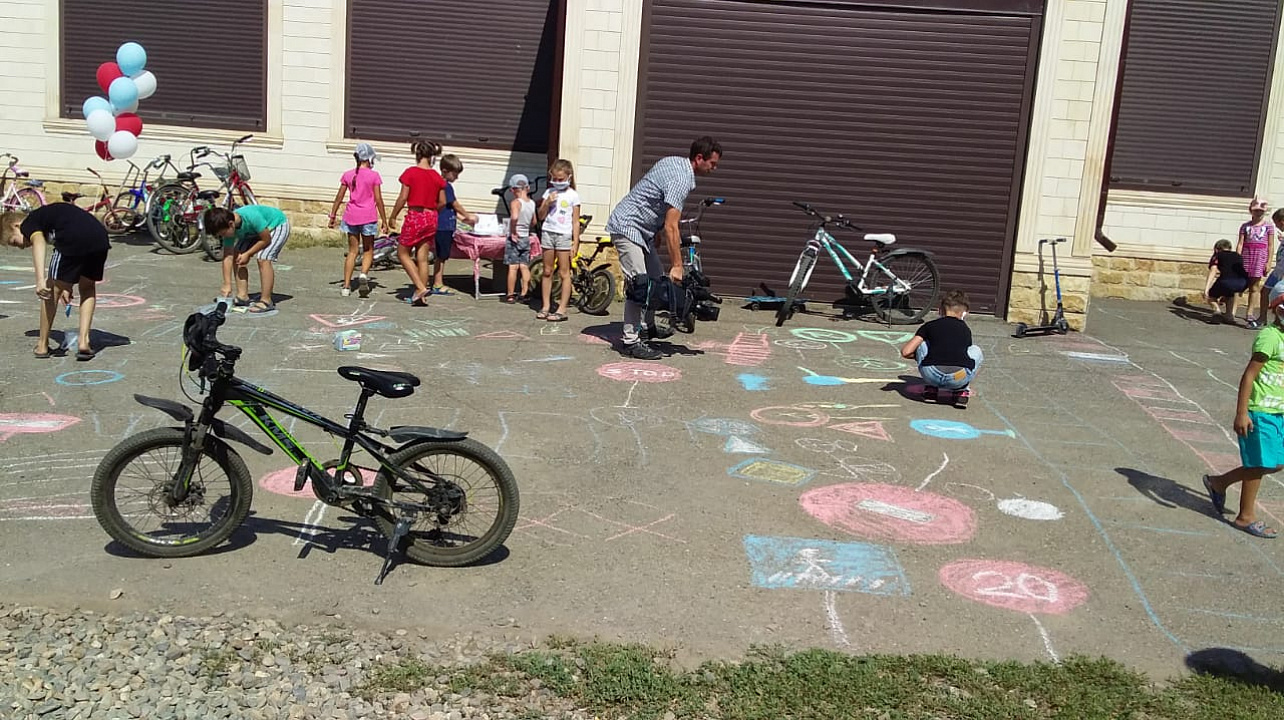 В садоводческом товариществе «Янтарь» прошли занятия с детьми по безопасной езде на велосипедах