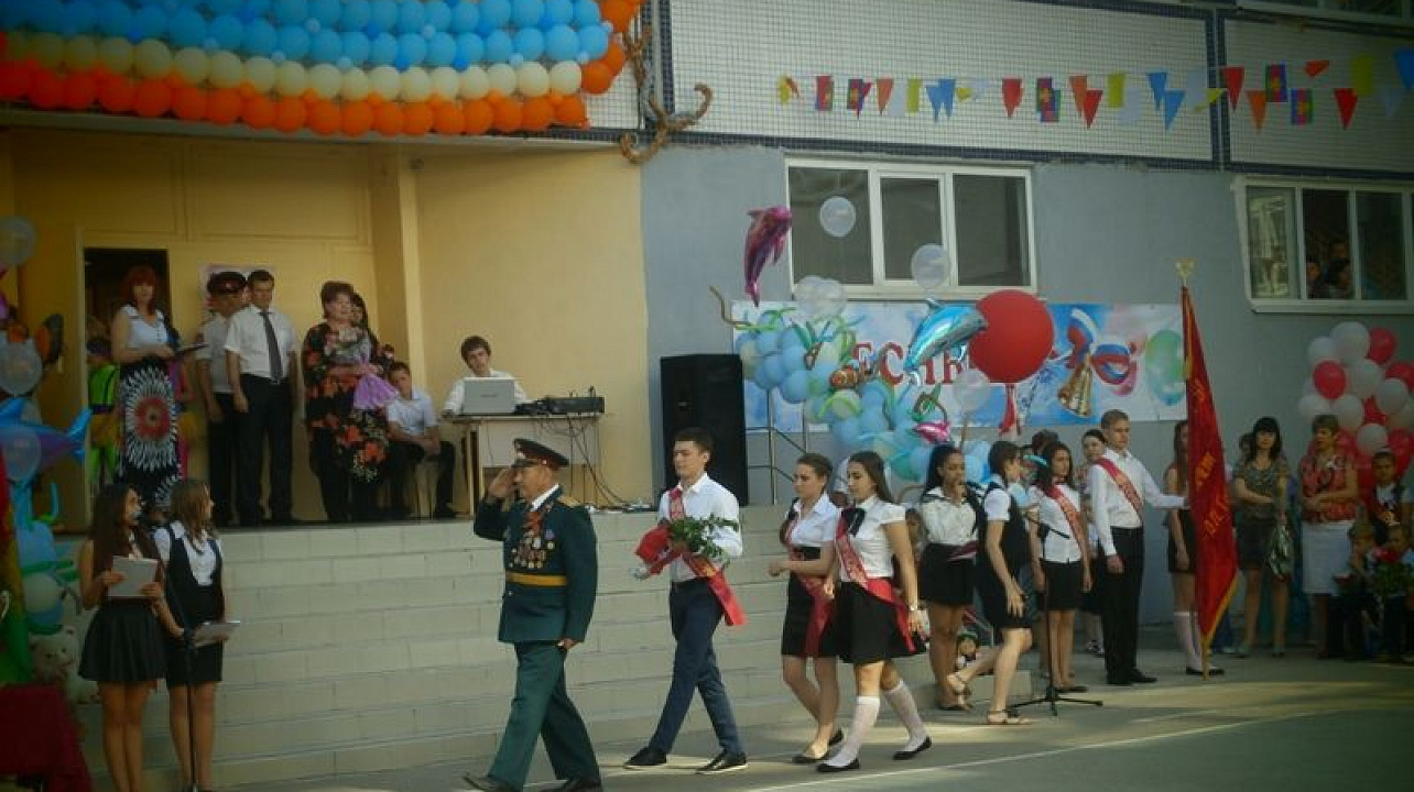 Учащиеся  школы № 51 заложили «Звездную аллею выпускников»