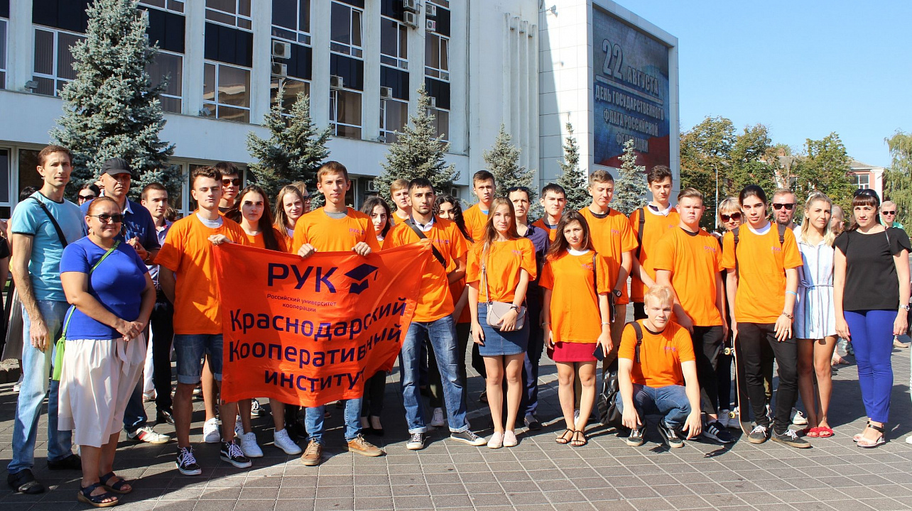 Общественность Центрального округа отметила День Государственного флага РФ