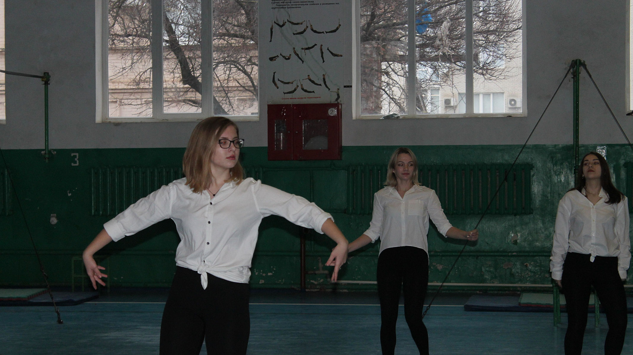 Соревнования по гиревому спорту и жиму штанги лежа среди курсантов 1-го курса Краснодарского военного училища имени генерала армии С.М.Штеменко