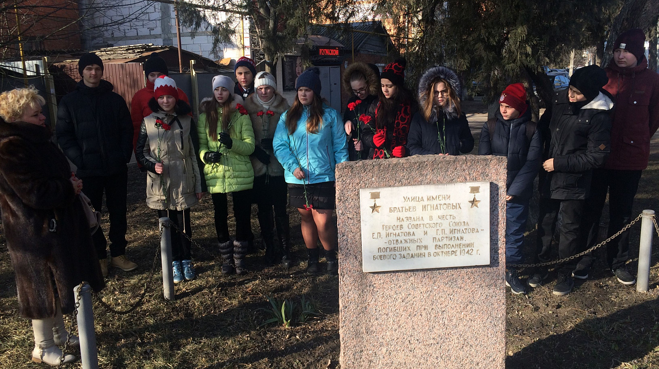 В Западном округе прошли торжественные возложения цветов в рамках 74-й годовщины освобождения Краснодара от немецко-фашистских захватчиков