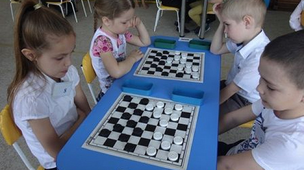В детском саду № 233 Западного округа состоялся шашечный турнир