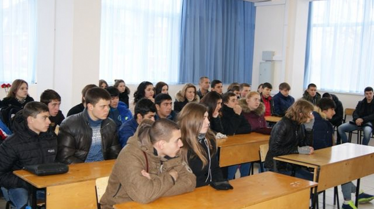 Герой России встретился со студентами техникума