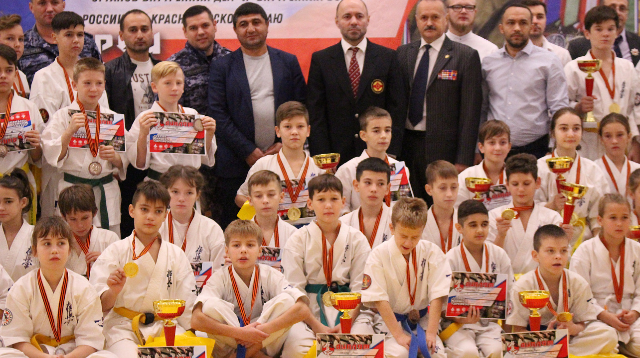 50 комплектов наград разыграли в Краснодаре на открытых городских спортивно-патриотических соревнованиях по киокусинкай