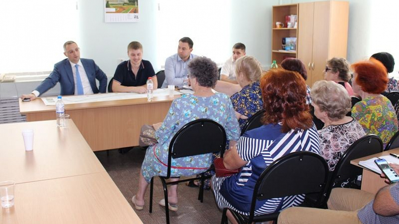 В Центральном округе прошло обсуждение благоустройства сквера «Дмитриевский»