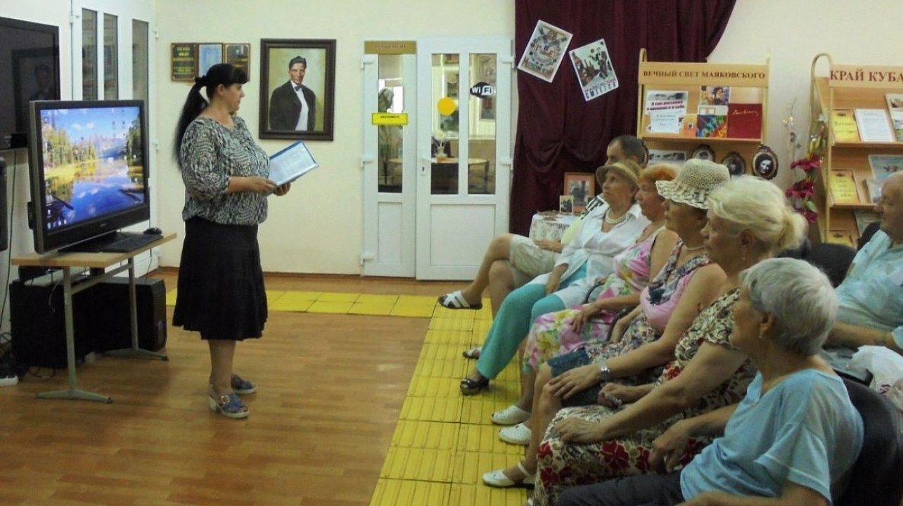 В Западном округе прошел литературно-поэтический вечер «Маяковский — поэт и гражданин»