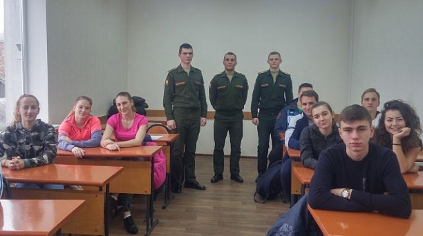 Курсанты Краснодарского высшего военного училища имени генерала армии С.М.Штеменко встретились со студентами техникума олимпийского резерва