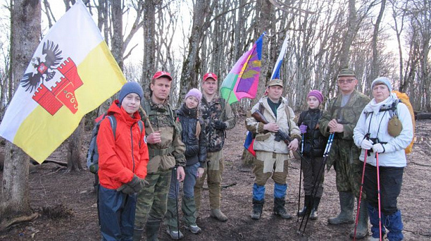 Делегация Краснодара совершила  восхождение и  подняла флаг в горах Северского района