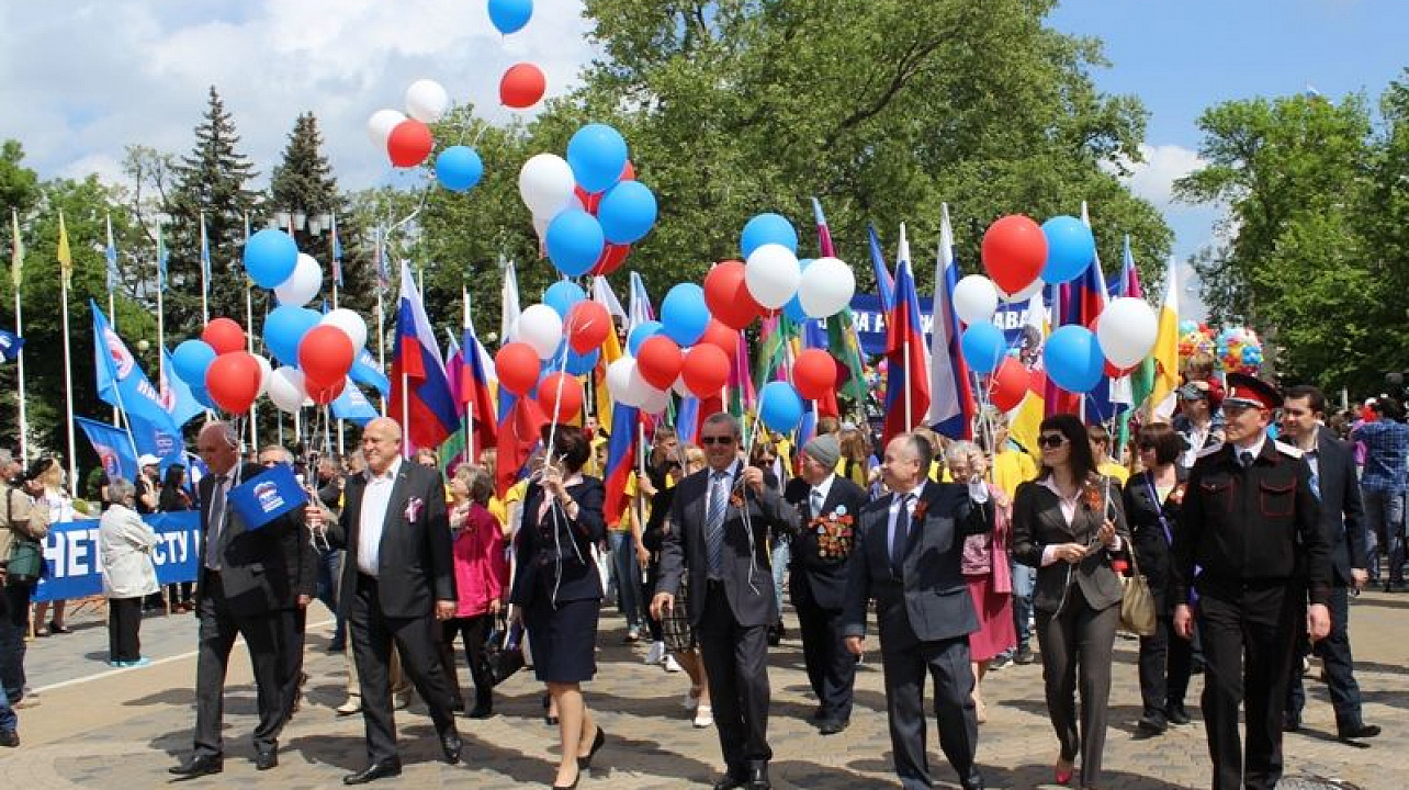 Жители Центрального округа приняли участие в первомайском шествии