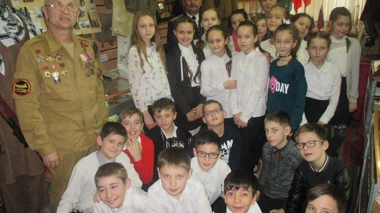 Ученики школы № 94 посетили музей Боевой славы в Прикубанском внутригородском округе.jpg