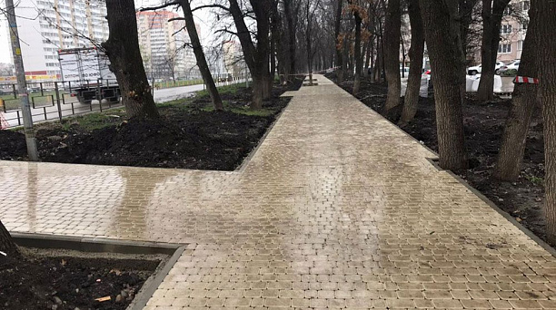 В Краснодаре на территории бульвара «Героев-Разведчиков» приступили к устройству детских и спортивных площадок