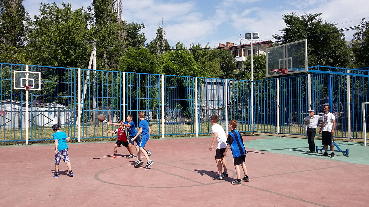 В Прикубанском округе определились команды, которые продолжат бороться за Кубок губернатора по уличному баскетболу.